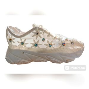 Super Cute pair of Women's Shoes Size 7